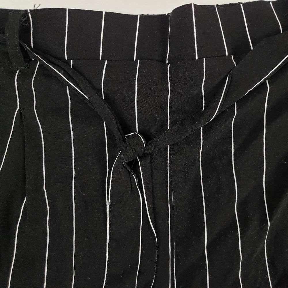 Back Pinstripe Loose Ankle Pants - Picture 3 of 4